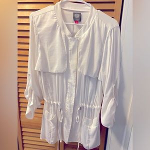 Vince Camuto cinch waist lightweight jacket